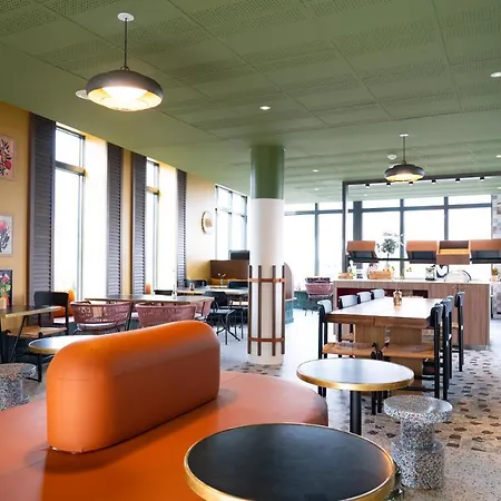 Ibis Styles Versailles Quentin En Yvelines Отель Сен-Сир-л'Эколь