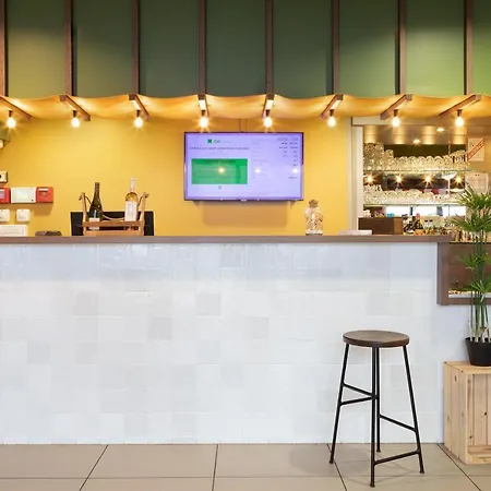 Отель Ibis Styles Versailles Quentin En Yvelines Сен-Сир-л'Эколь