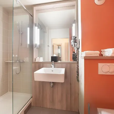 Ibis Styles Versailles Quentin En Yvelines Hotel 3*