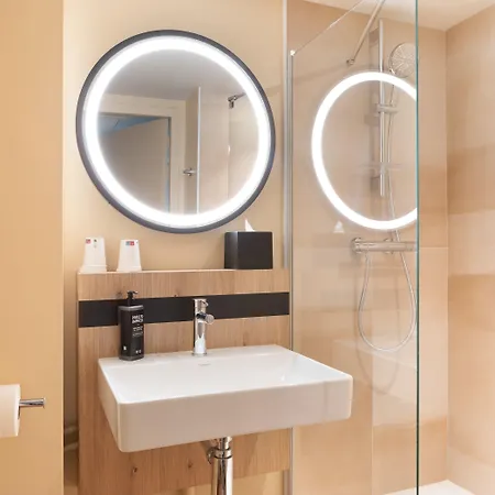 Ibis Styles Versailles Quentin En Yvelines Hotel 3*