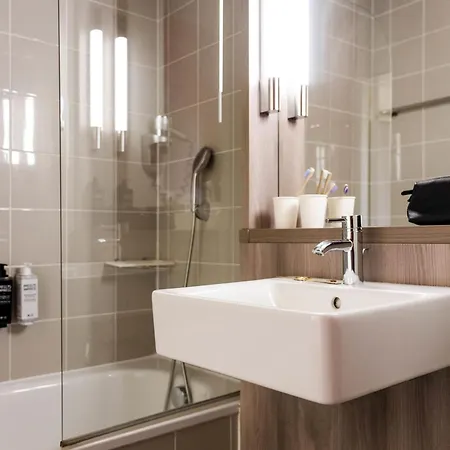 Ibis Styles Versailles Quentin En Yvelines Hotel 3*