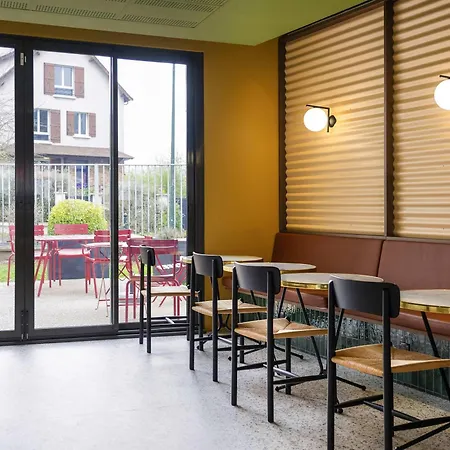 Ibis Styles Versailles Quentin En Yvelines Hotel 3*