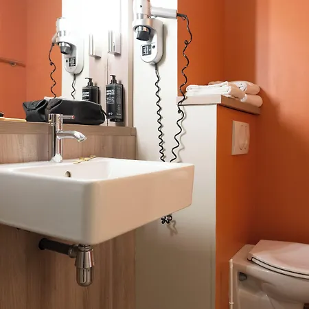 Ibis Styles Versailles Quentin En Yvelines فندق Saint-Cyr-lʼÉcole