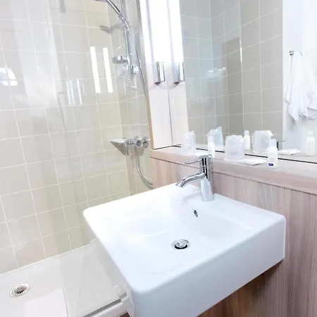 Ibis Styles Versailles Quentin En Yvelines ホテル 3*